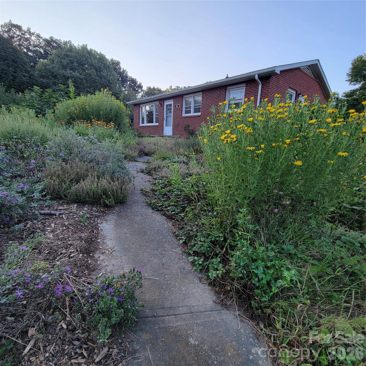 437 Onteora Boulevard — Asheville