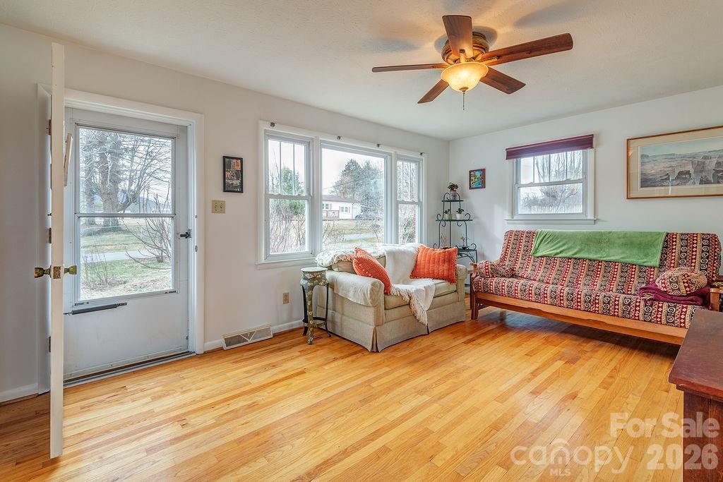 437 Onteora Boulevard — Asheville
