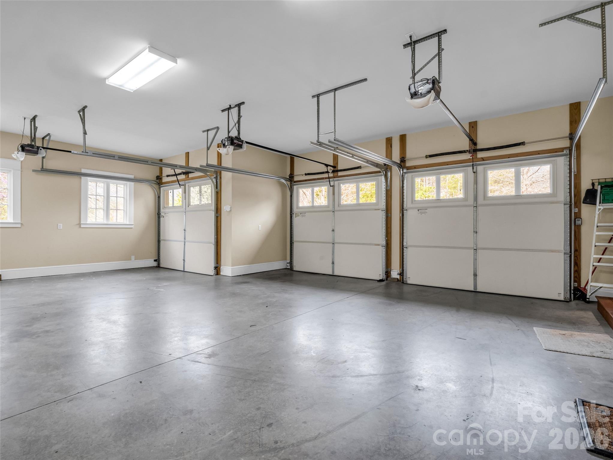 565 Chestertown Drive — Mill Spring