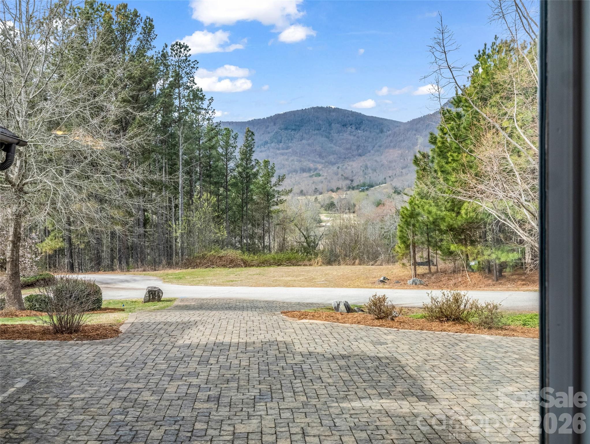 565 Chestertown Drive — Mill Spring