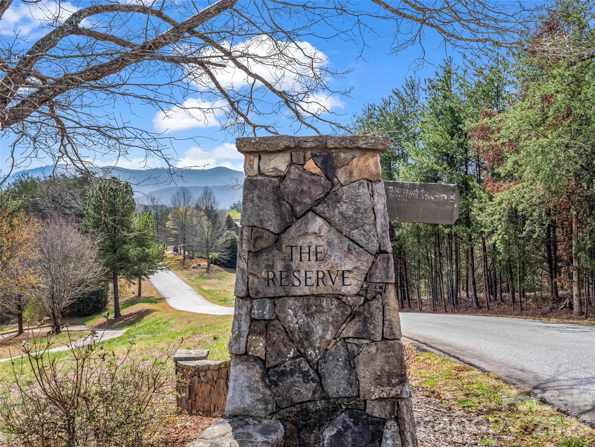 565 Chestertown Drive — Mill Spring