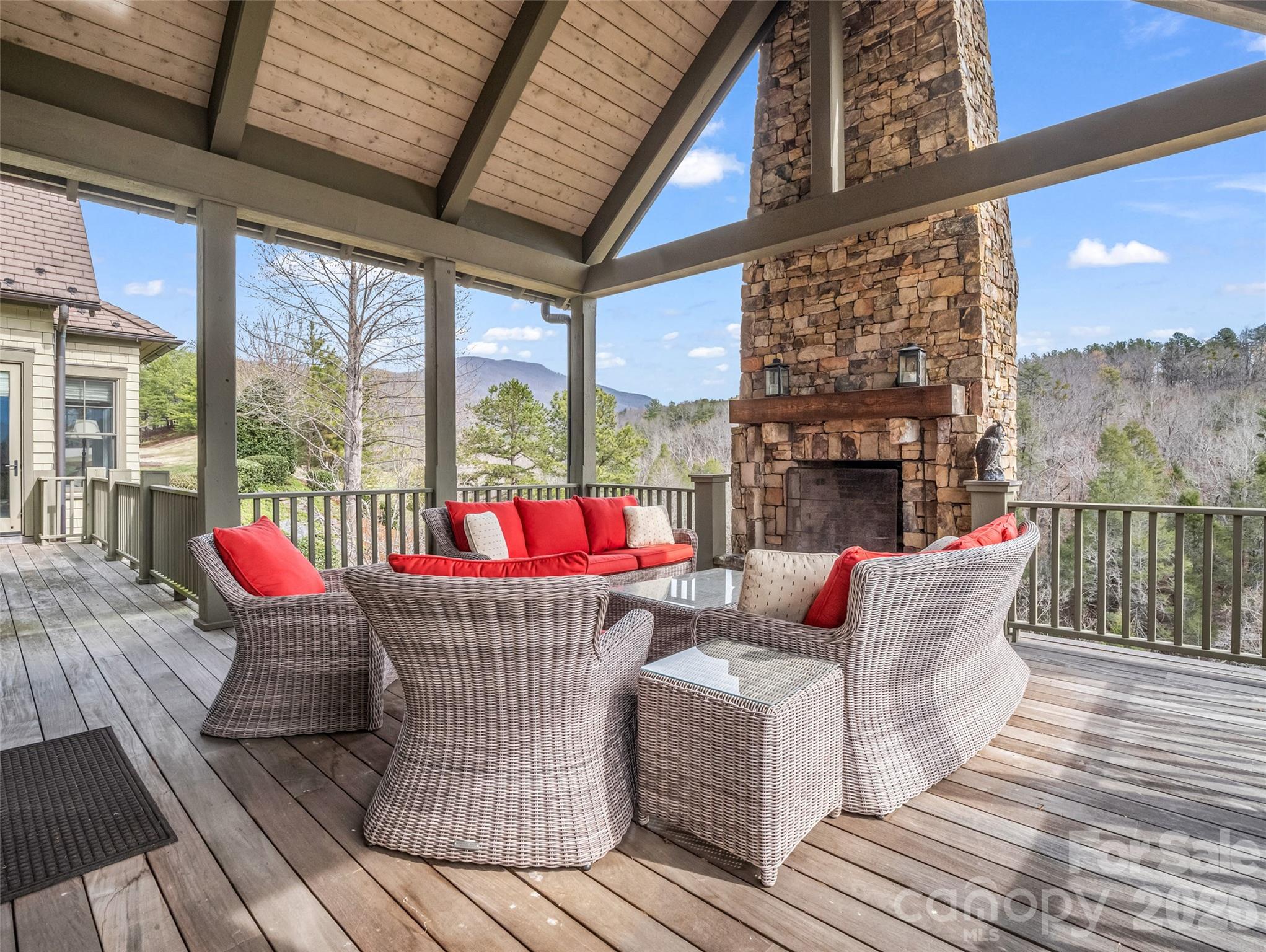 565 Chestertown Drive — Mill Spring