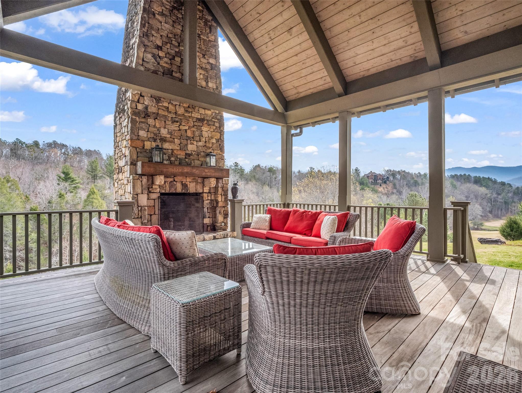 565 Chestertown Drive — Mill Spring