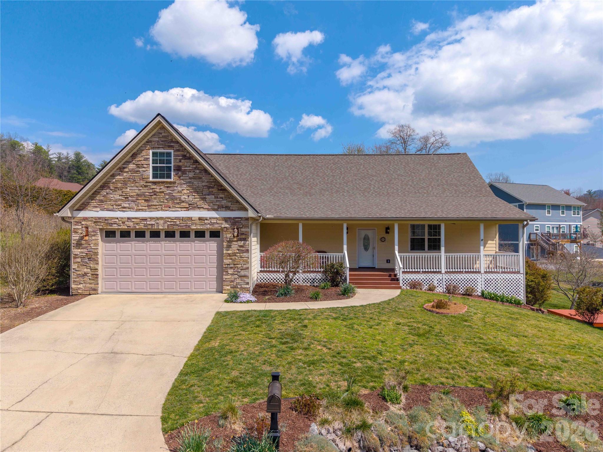 291 N Crab Meadow Drive — Hendersonville
