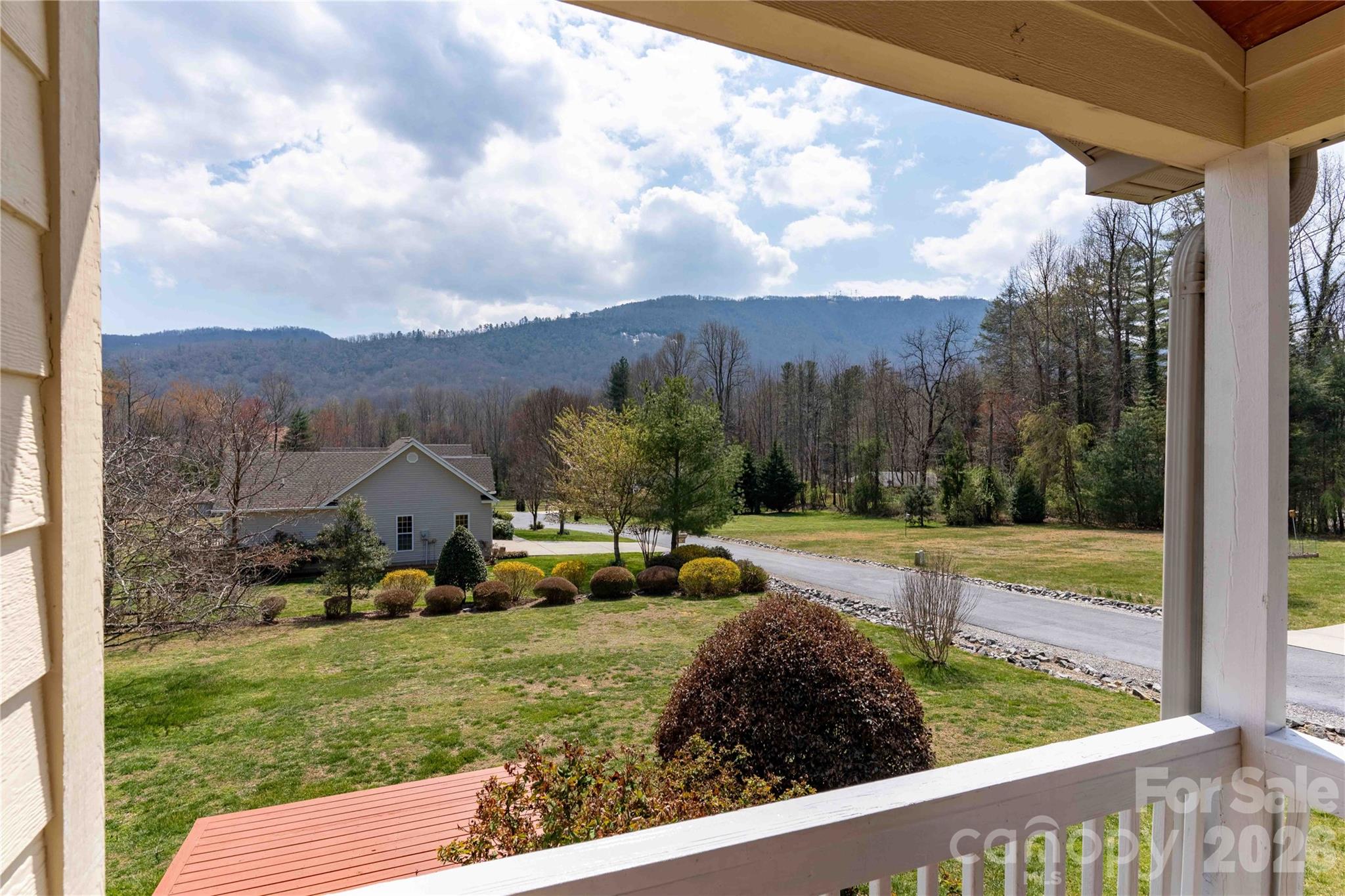 291 N Crab Meadow Drive — Hendersonville