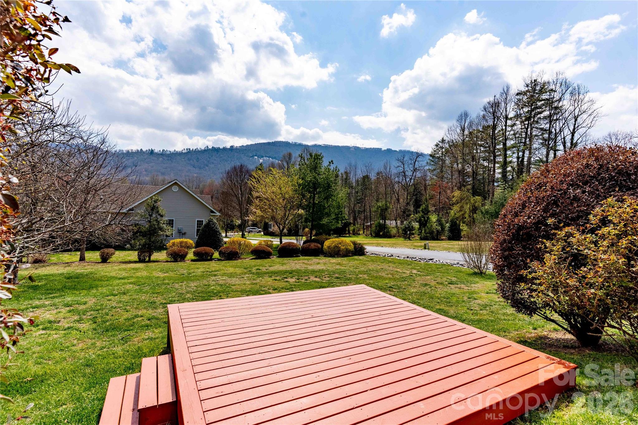 291 N Crab Meadow Drive — Hendersonville