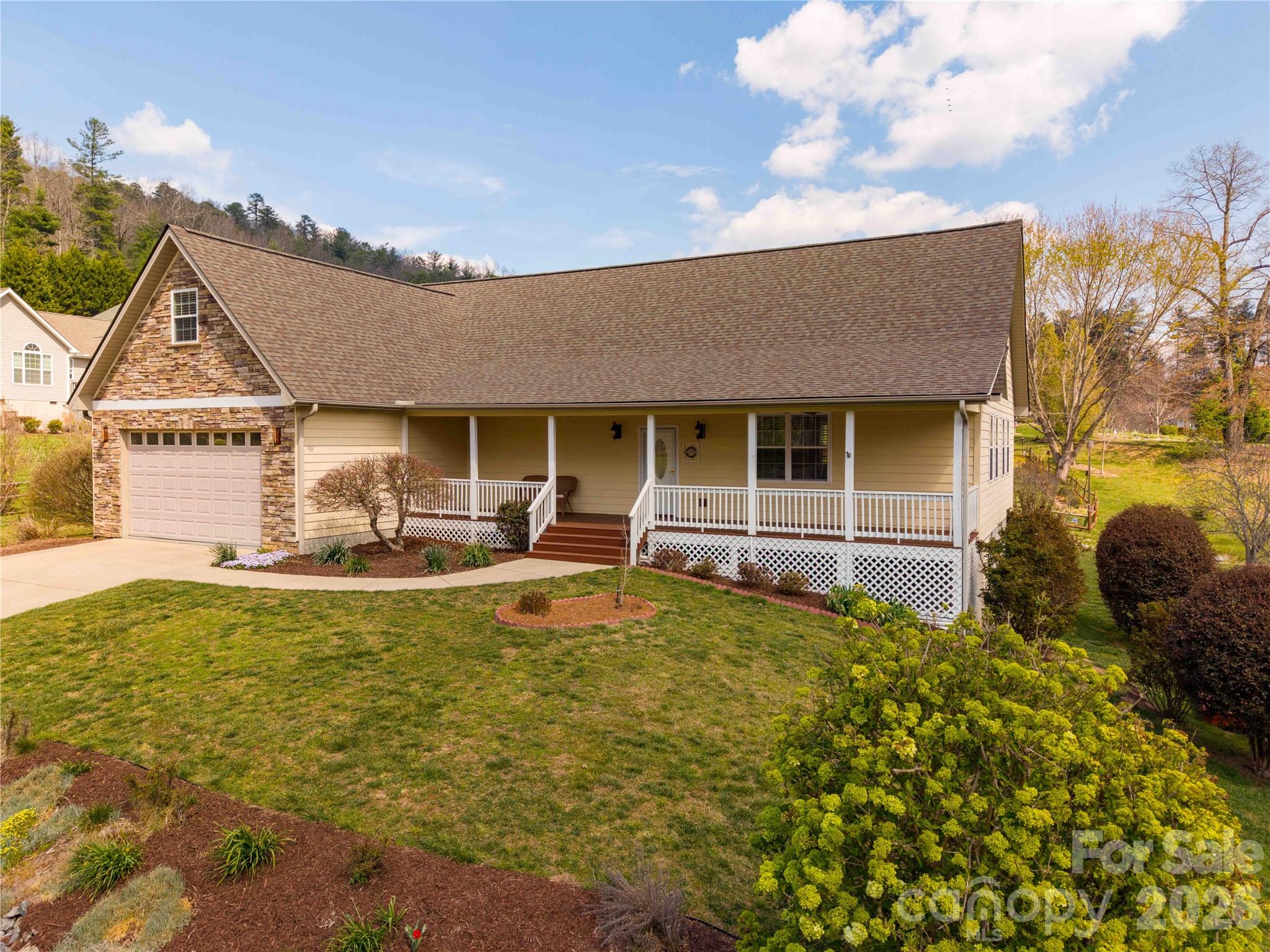 291 N Crab Meadow Drive — Hendersonville