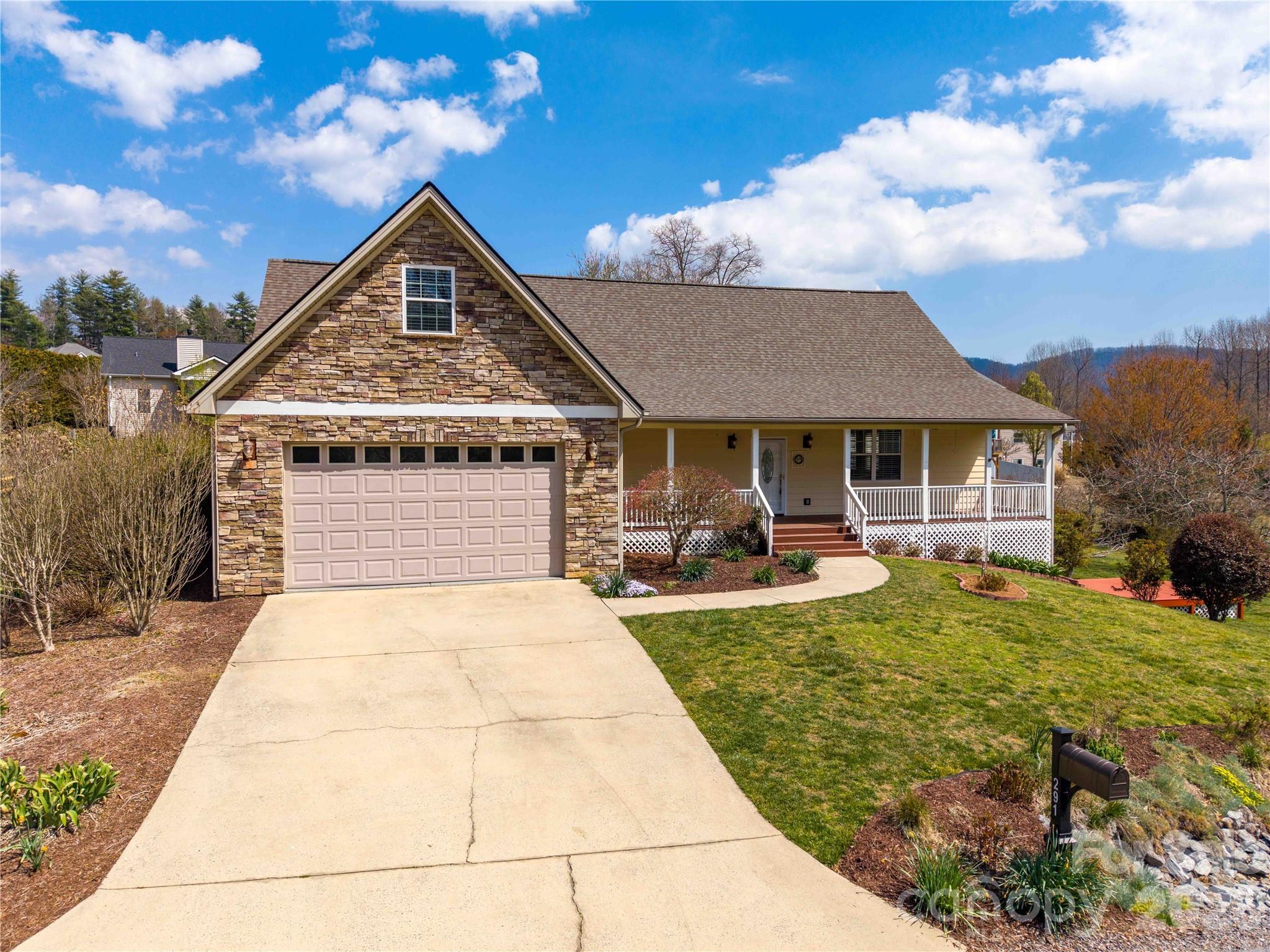 291 N Crab Meadow Drive — Hendersonville