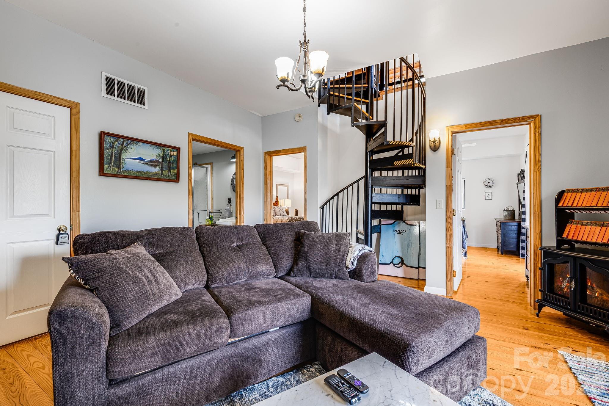 409 Hamlet Drive — Burnsville
