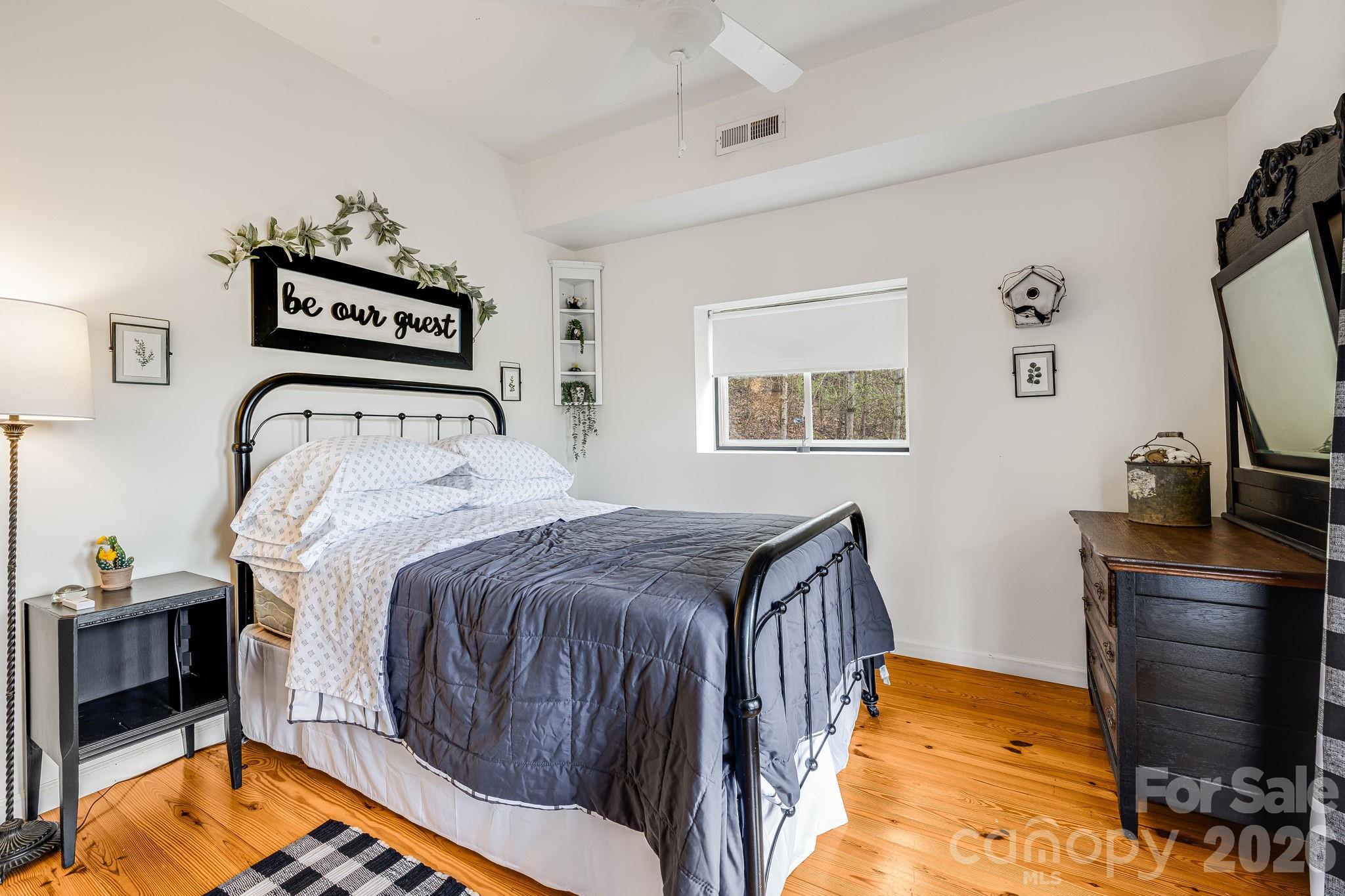 409 Hamlet Drive — Burnsville