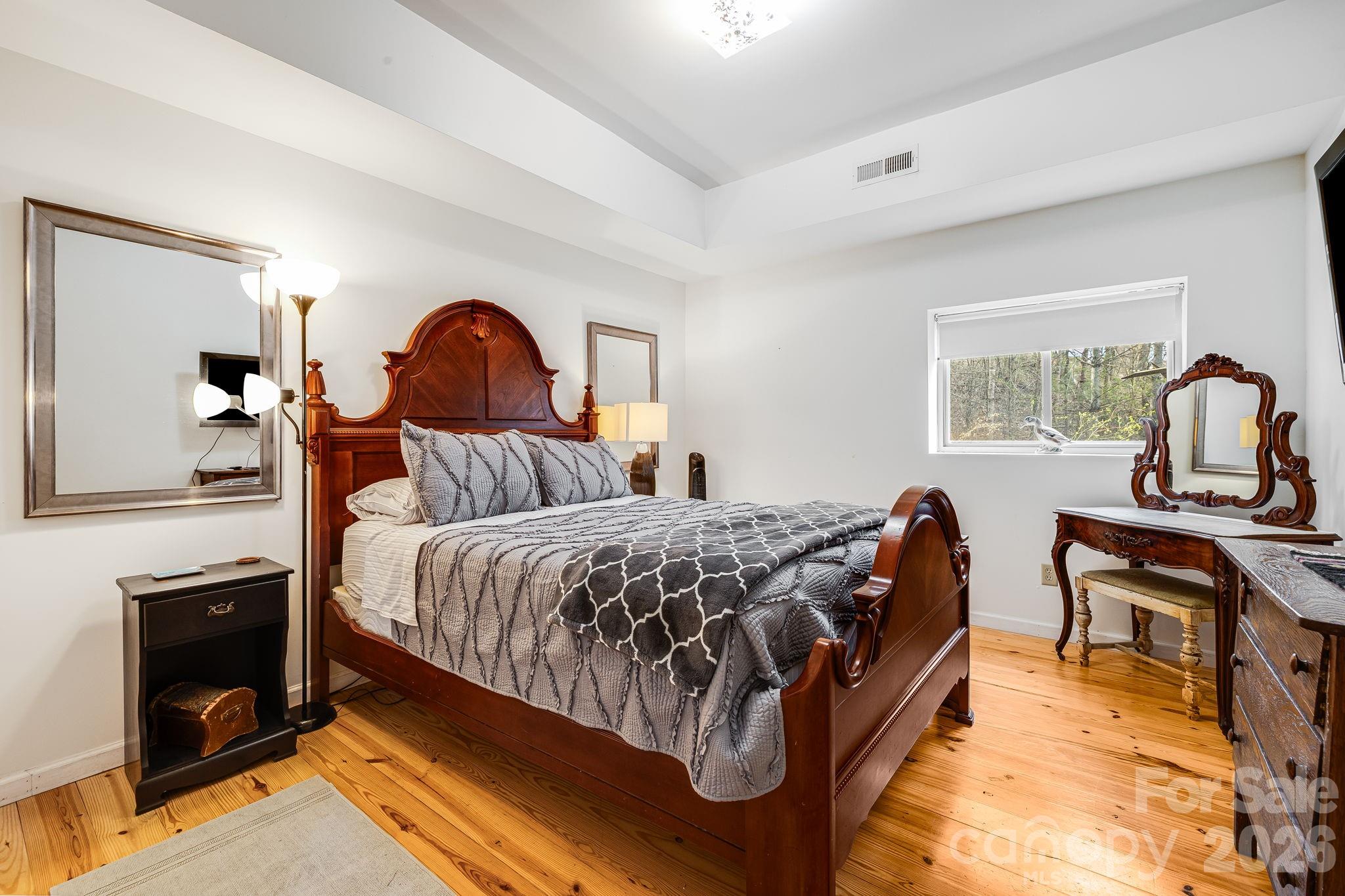 409 Hamlet Drive — Burnsville