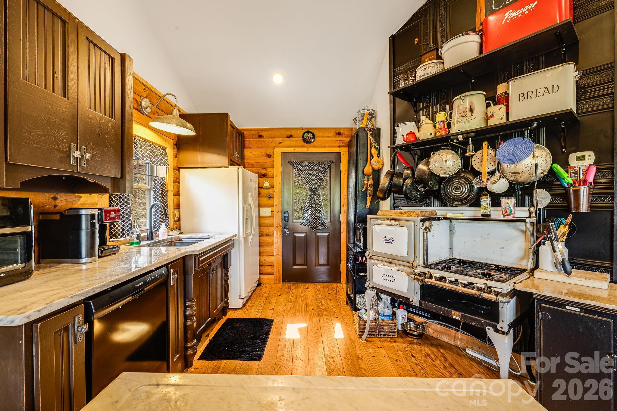 409 Hamlet Drive — Burnsville