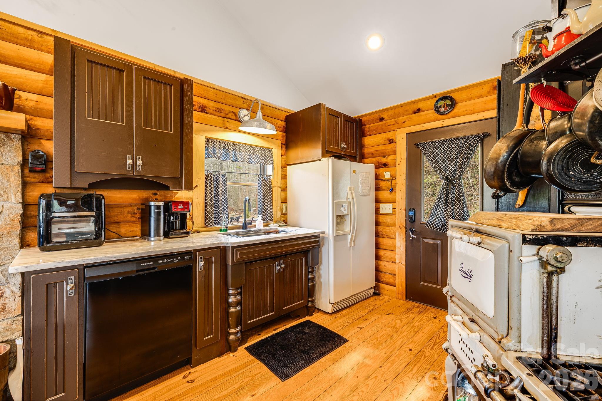 409 Hamlet Drive — Burnsville