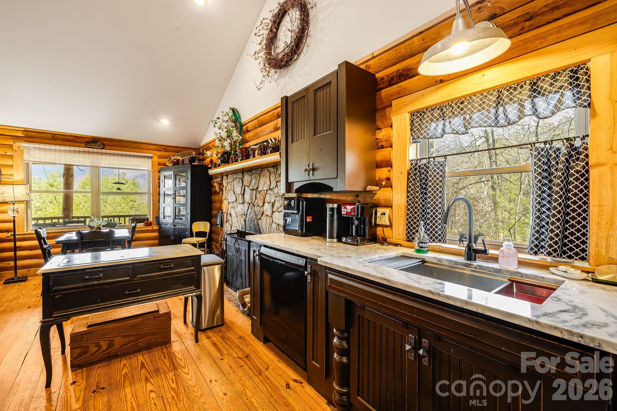 409 Hamlet Drive — Burnsville