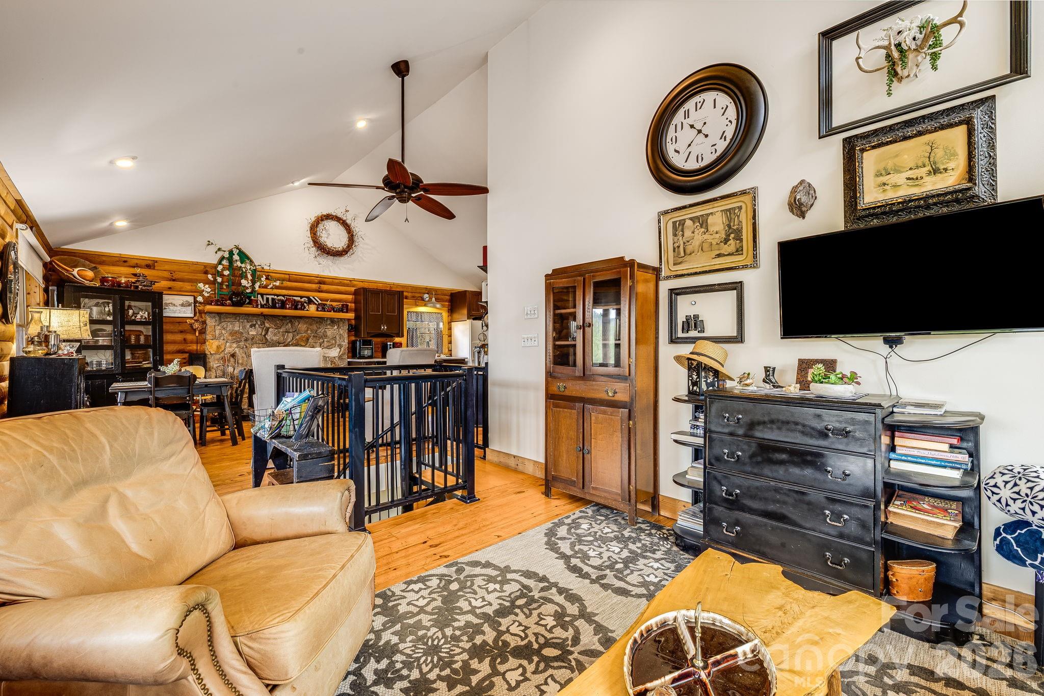 409 Hamlet Drive — Burnsville