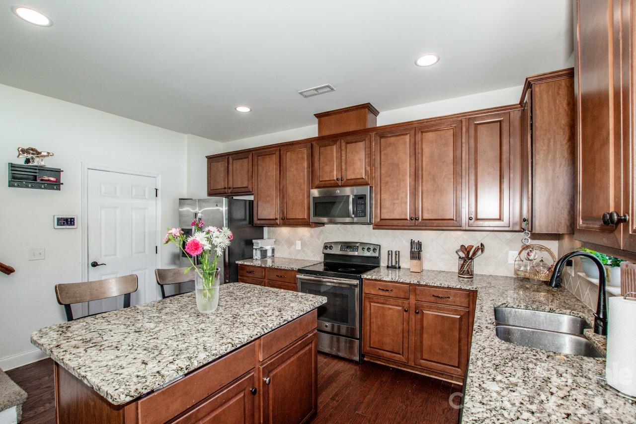 4160 SW Waterstone Place SW — Concord