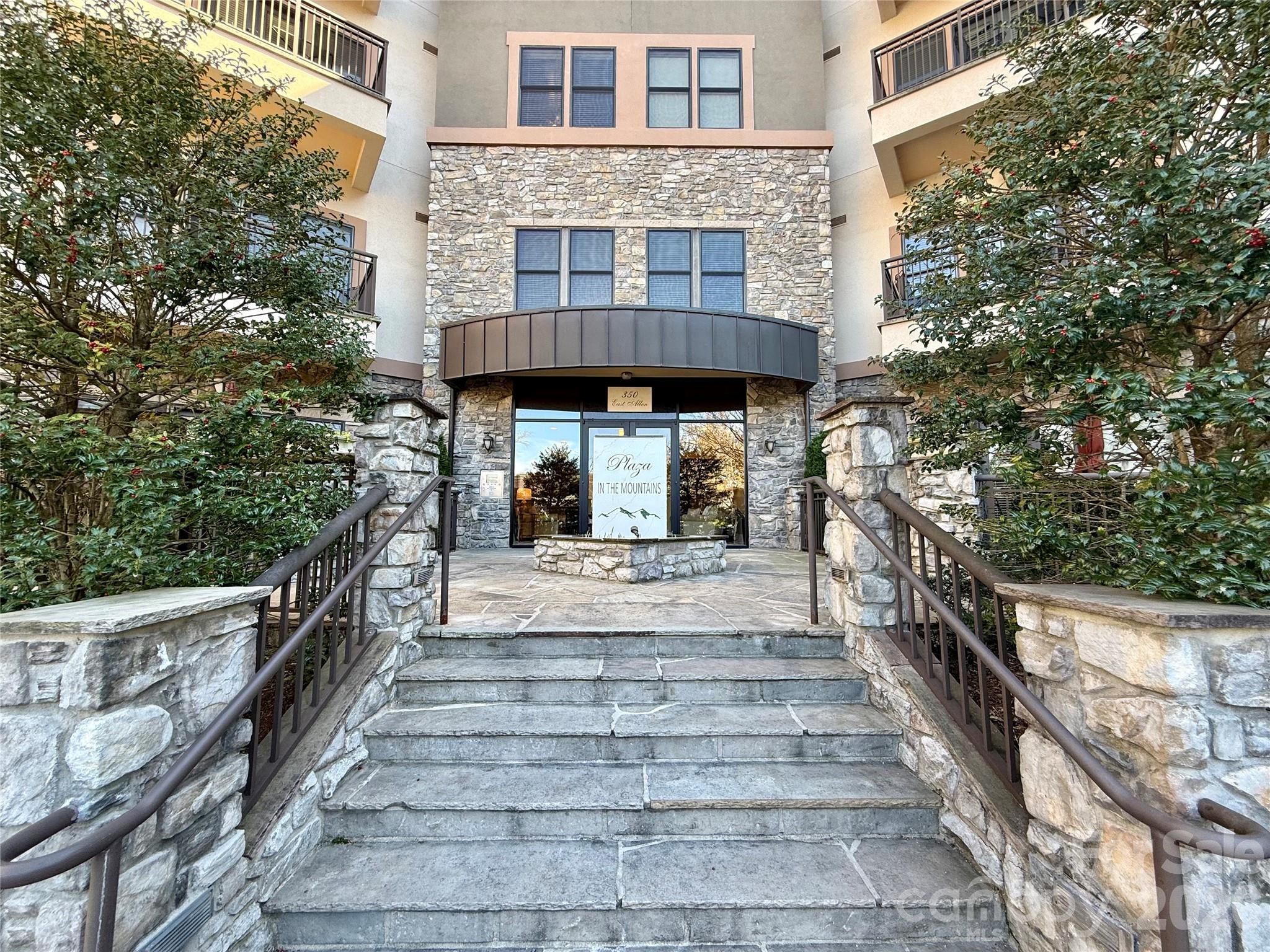 350 E Allen Street #303 — Hendersonville