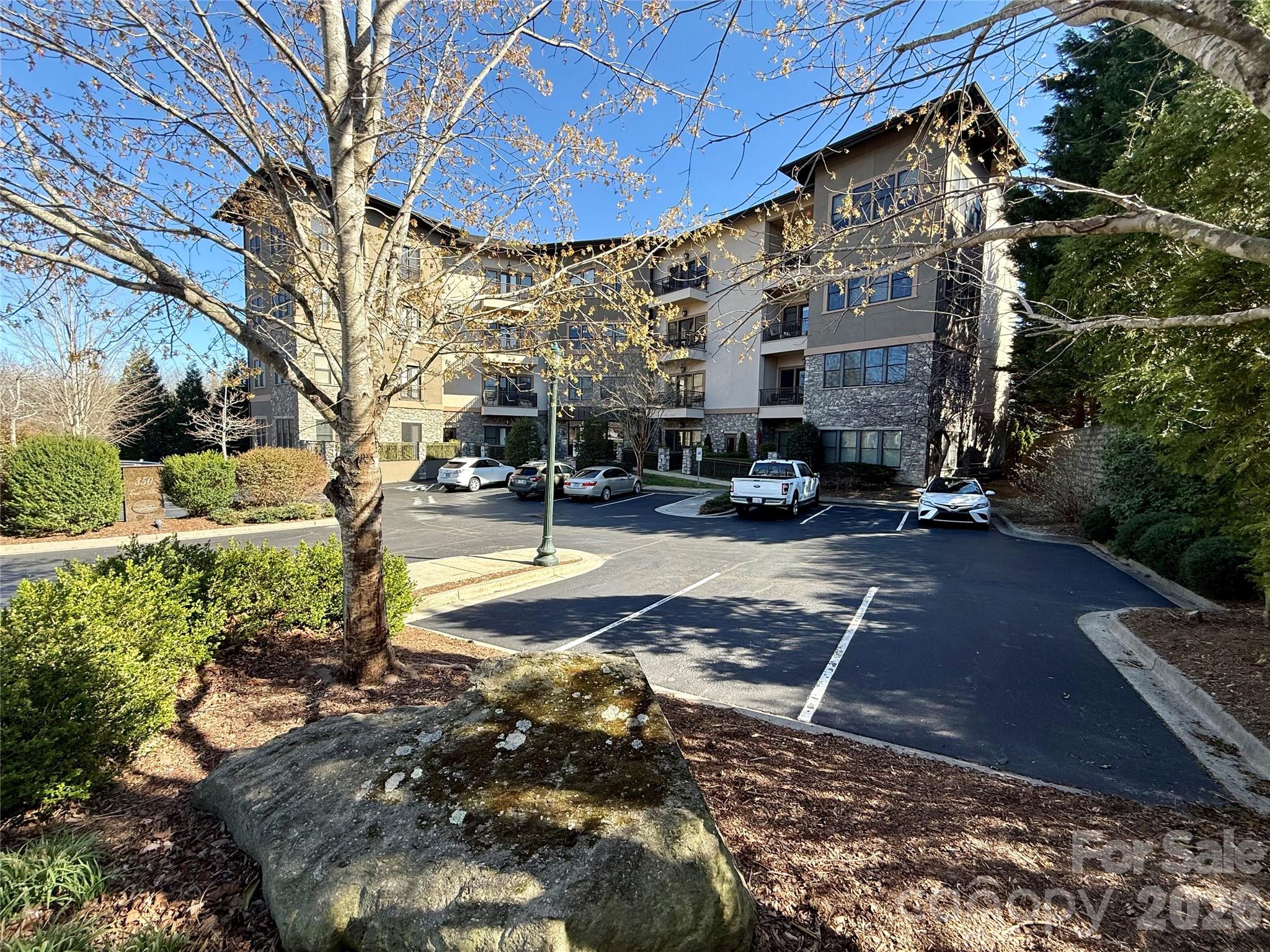350 E Allen Street #303 — Hendersonville