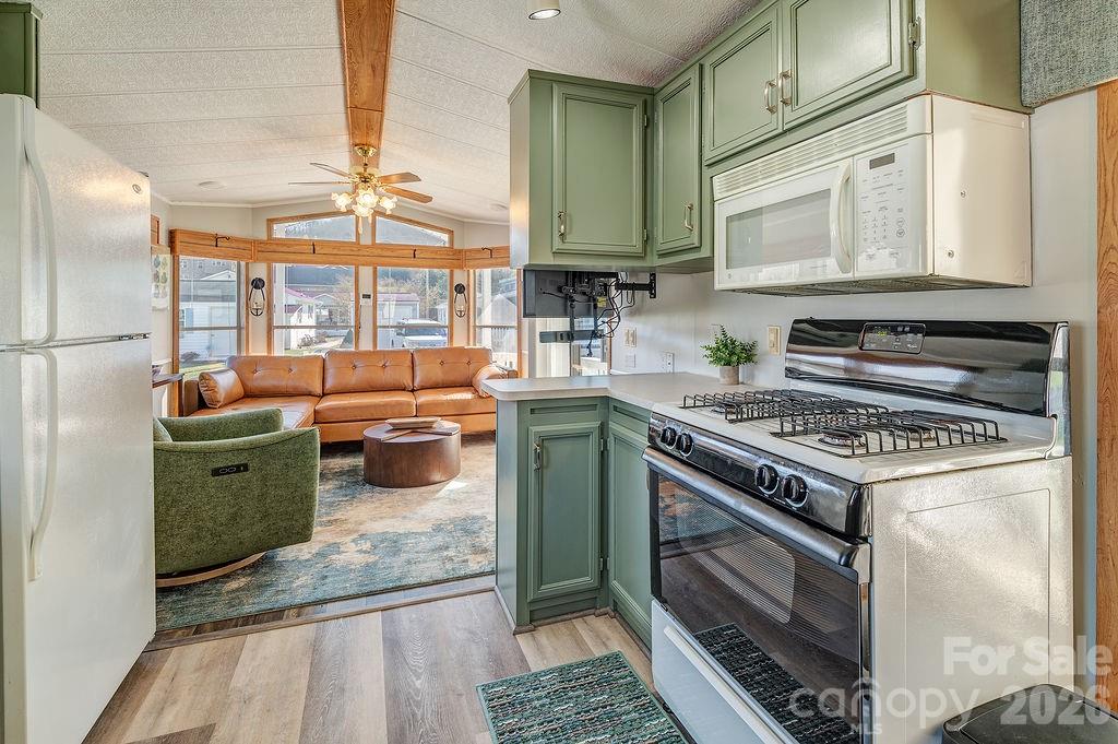 78 Strollers Lane — Waynesville