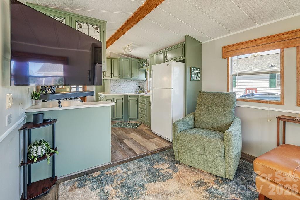 78 Strollers Lane — Waynesville