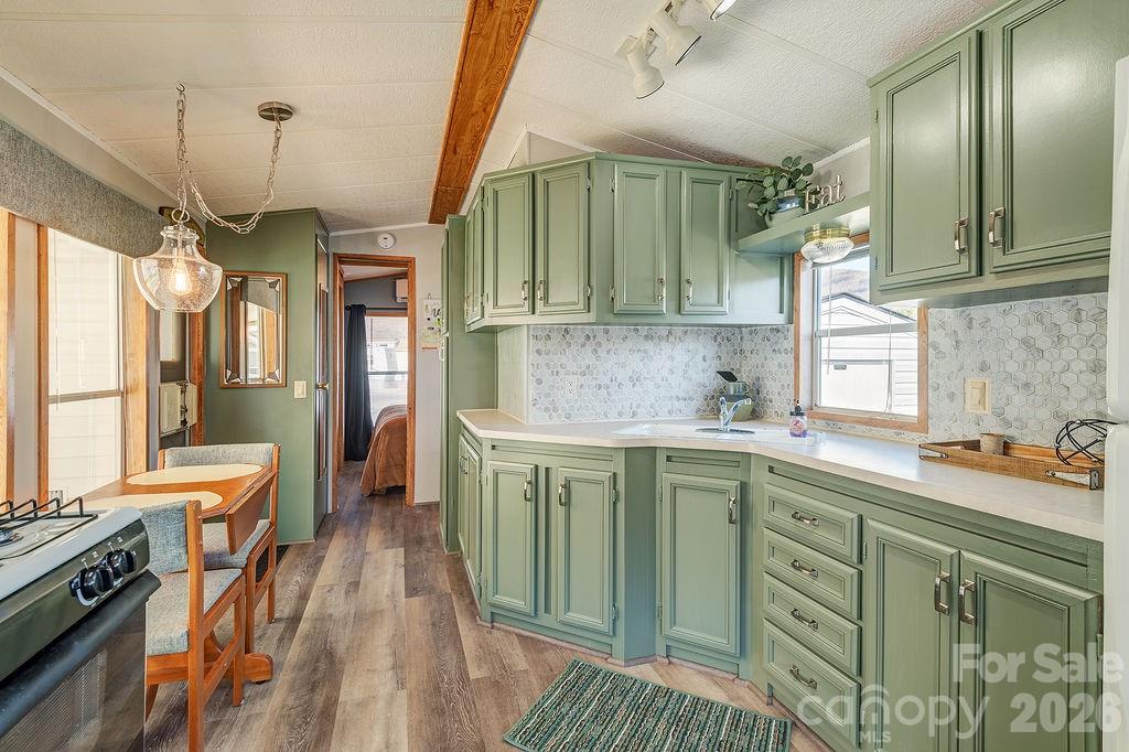 78 Strollers Lane — Waynesville