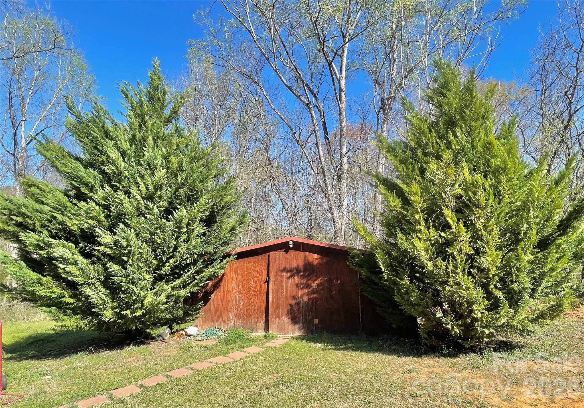 1283 Lilly Drive — Clover