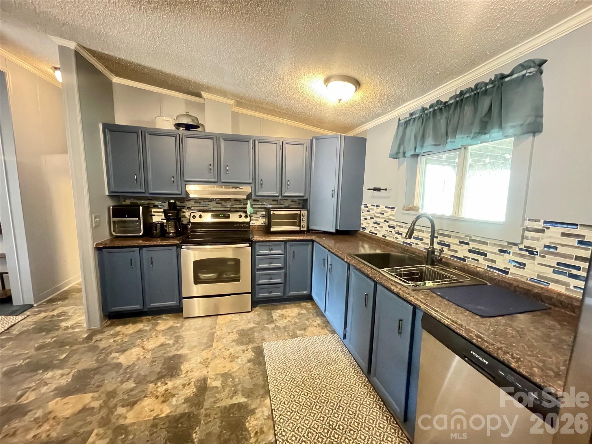 1283 Lilly Drive — Clover
