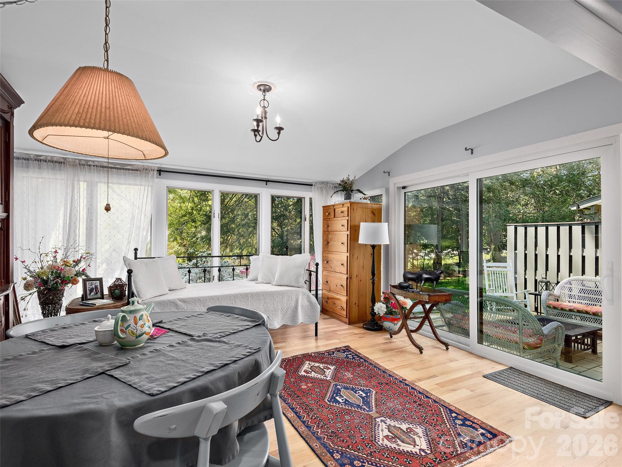 521 Crowfields Lane — Asheville