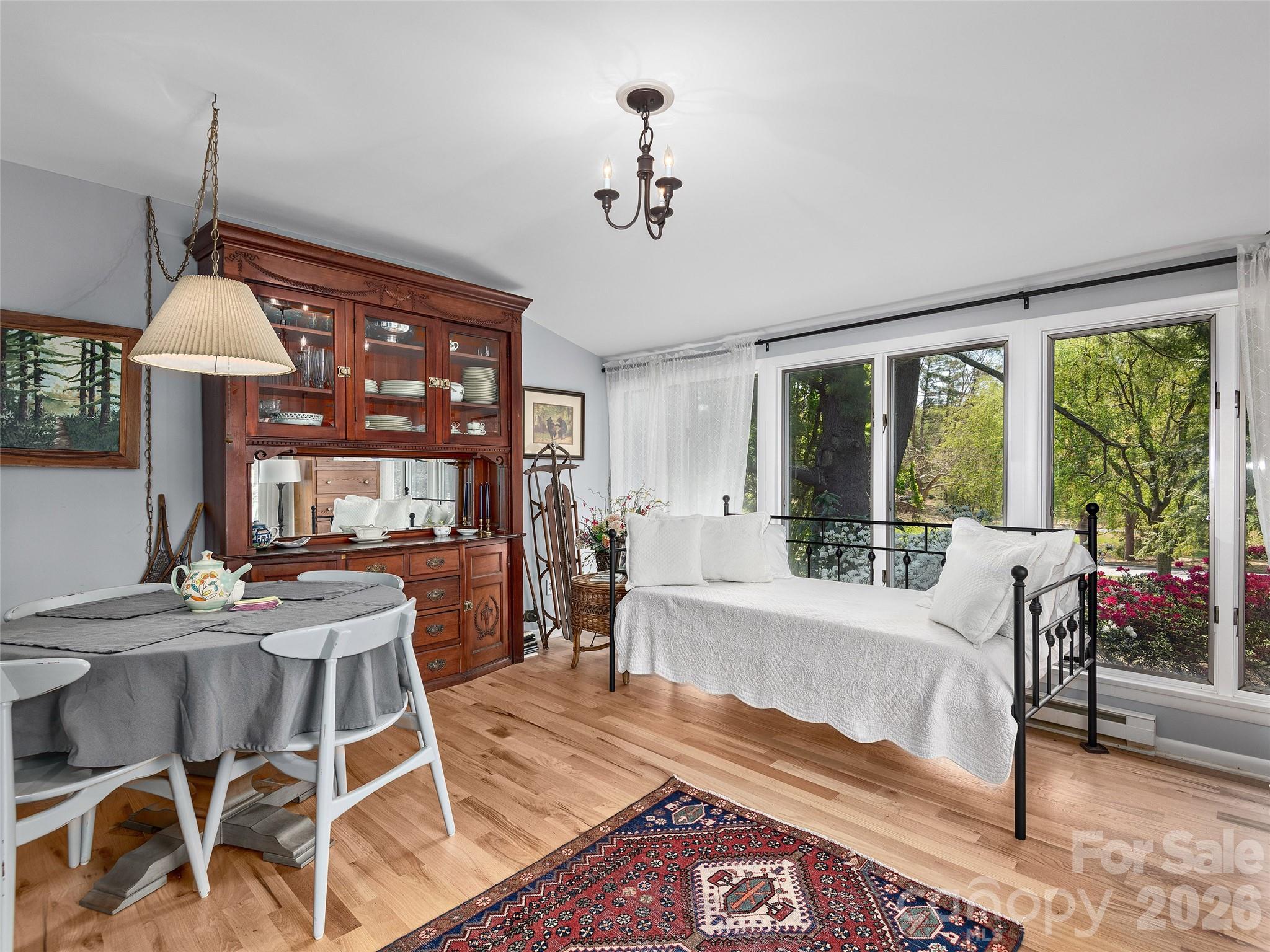 521 Crowfields Lane — Asheville