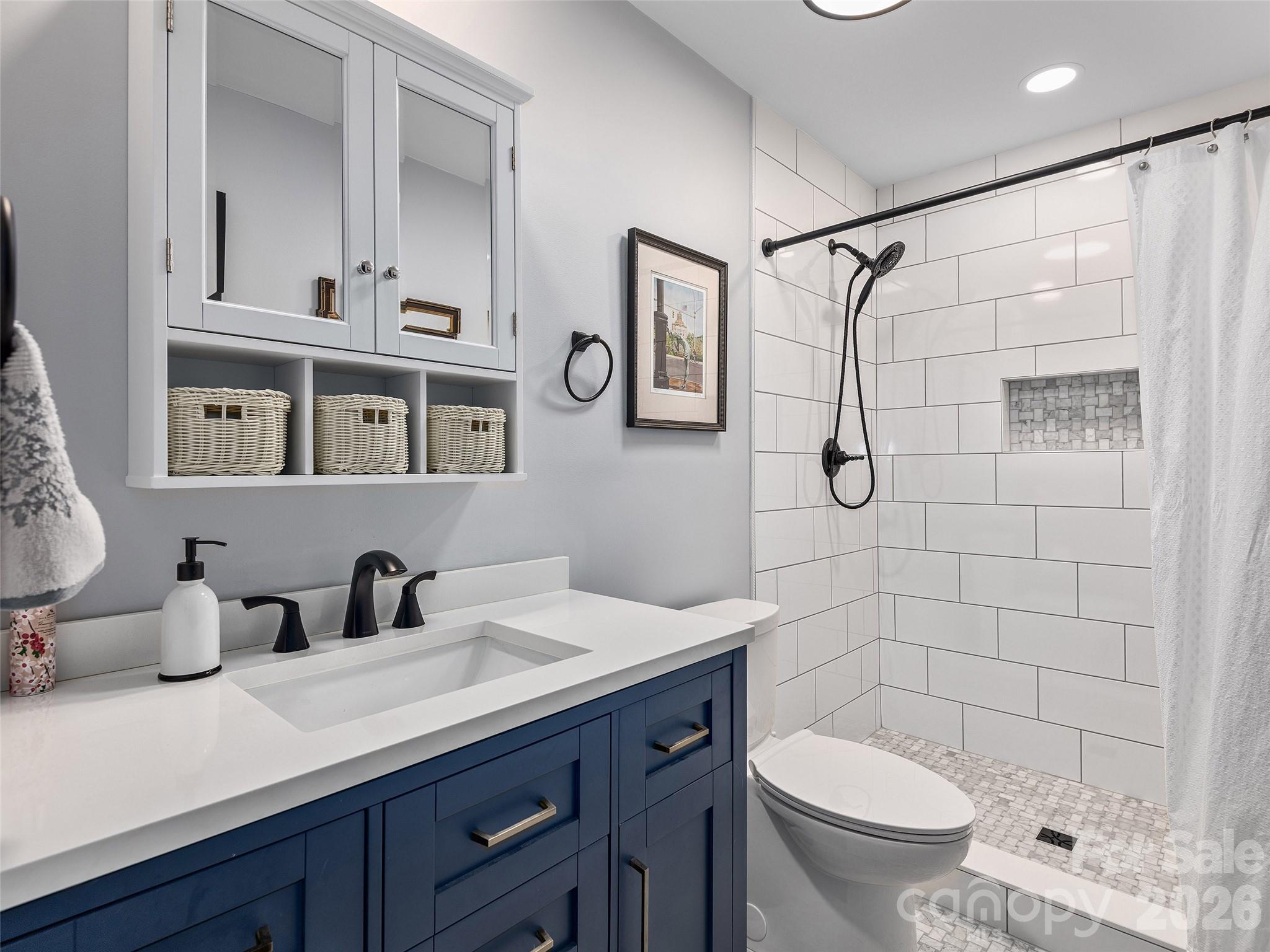 521 Crowfields Lane — Asheville