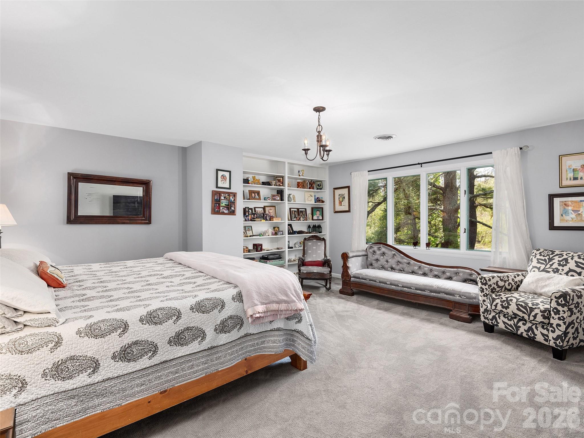 521 Crowfields Lane — Asheville