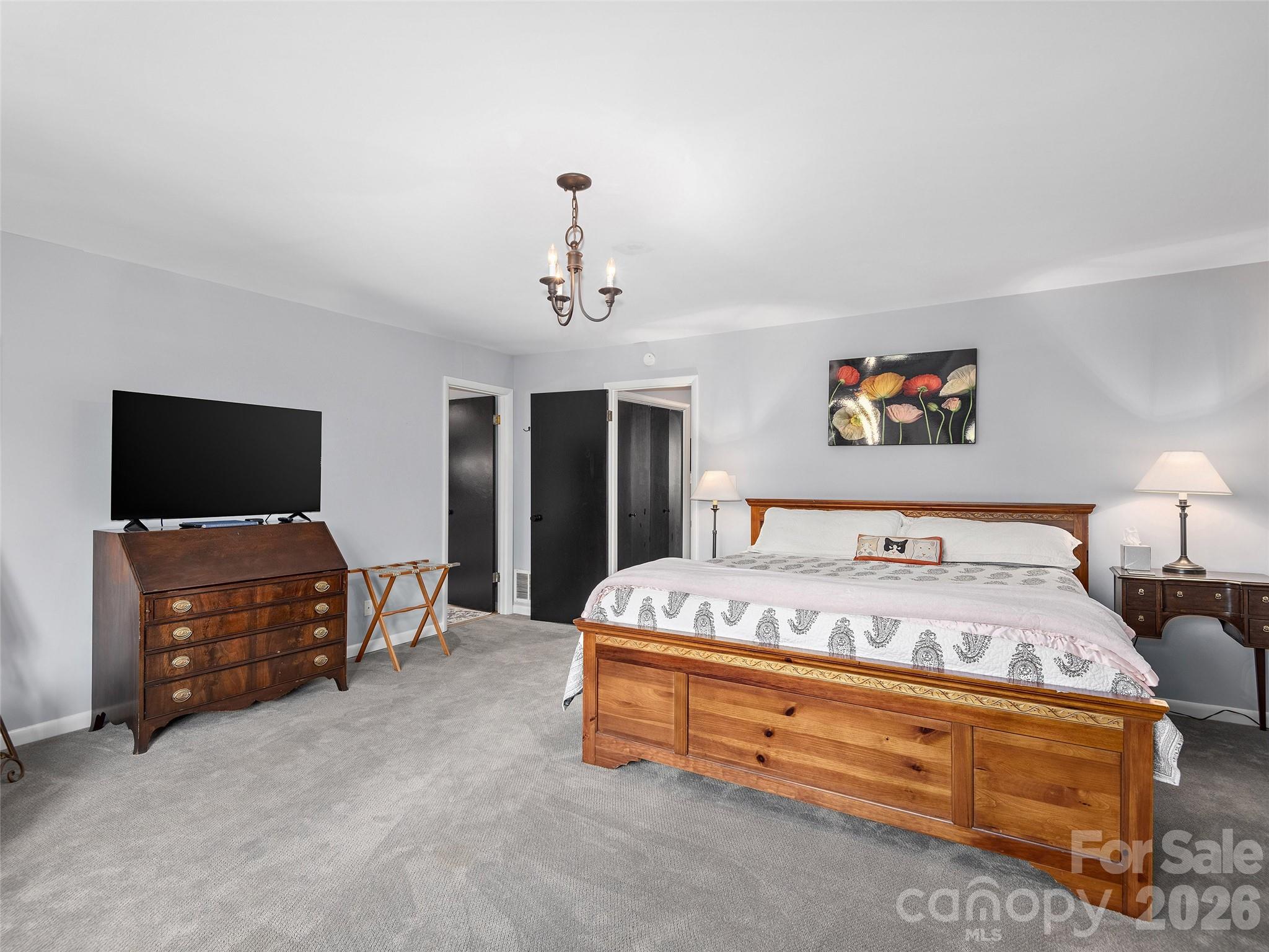 521 Crowfields Lane — Asheville