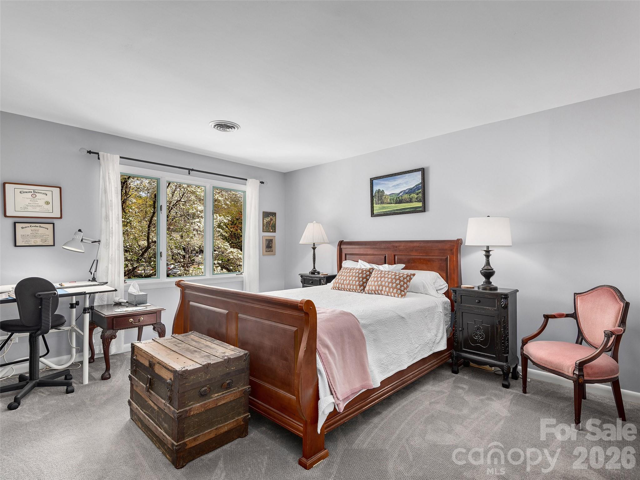 521 Crowfields Lane — Asheville