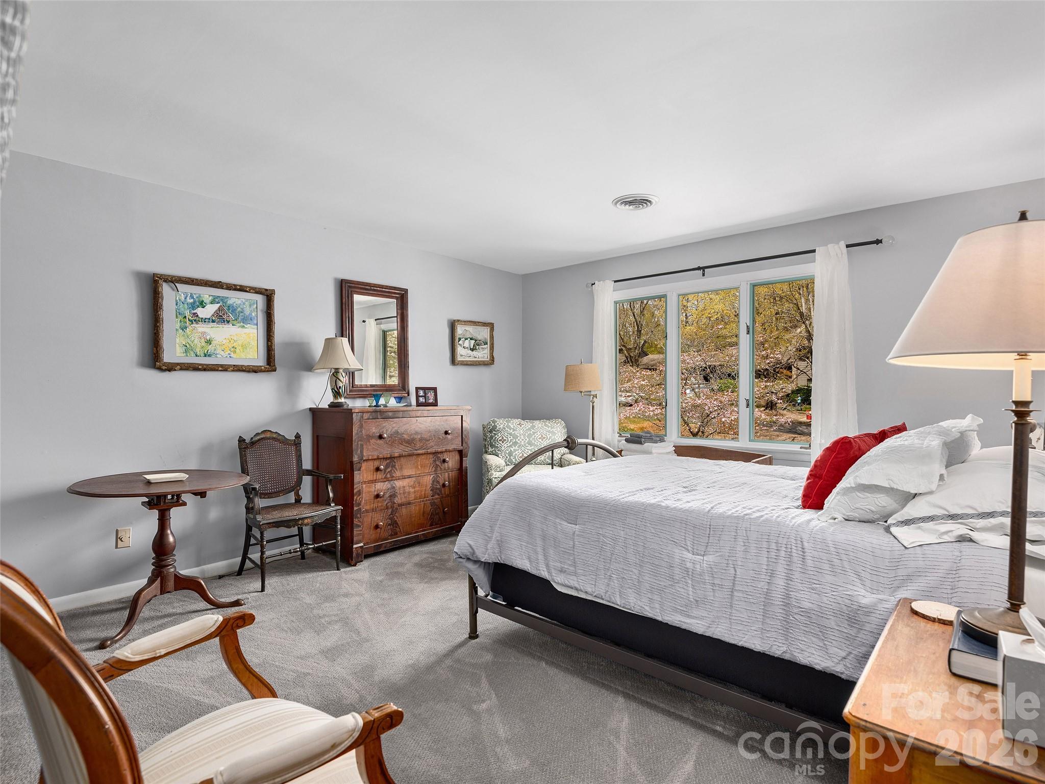 521 Crowfields Lane — Asheville