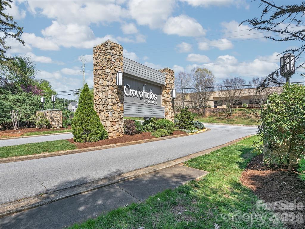 521 Crowfields Lane — Asheville