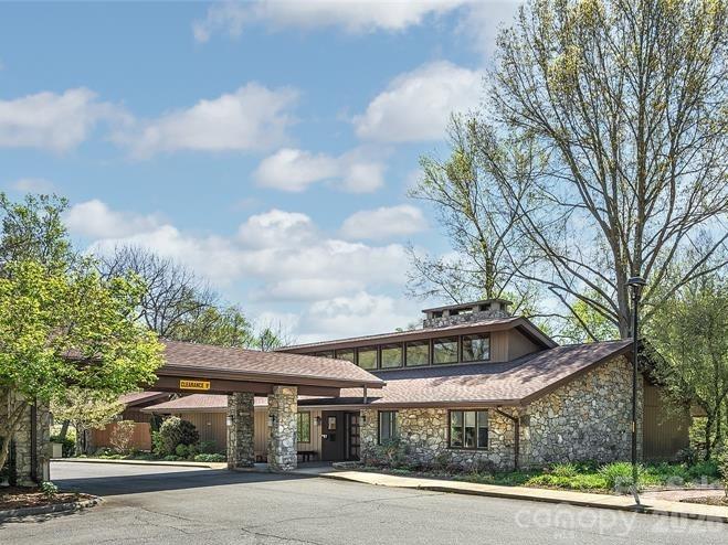 521 Crowfields Lane — Asheville