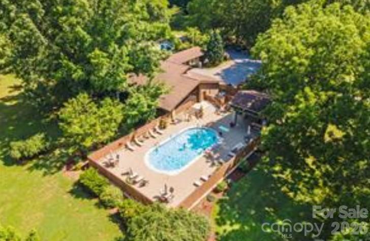 521 Crowfields Lane — Asheville