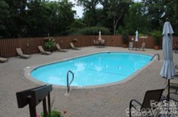 521 Crowfields Lane — Asheville