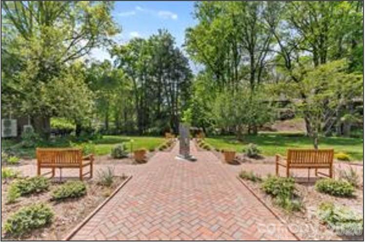 521 Crowfields Lane — Asheville