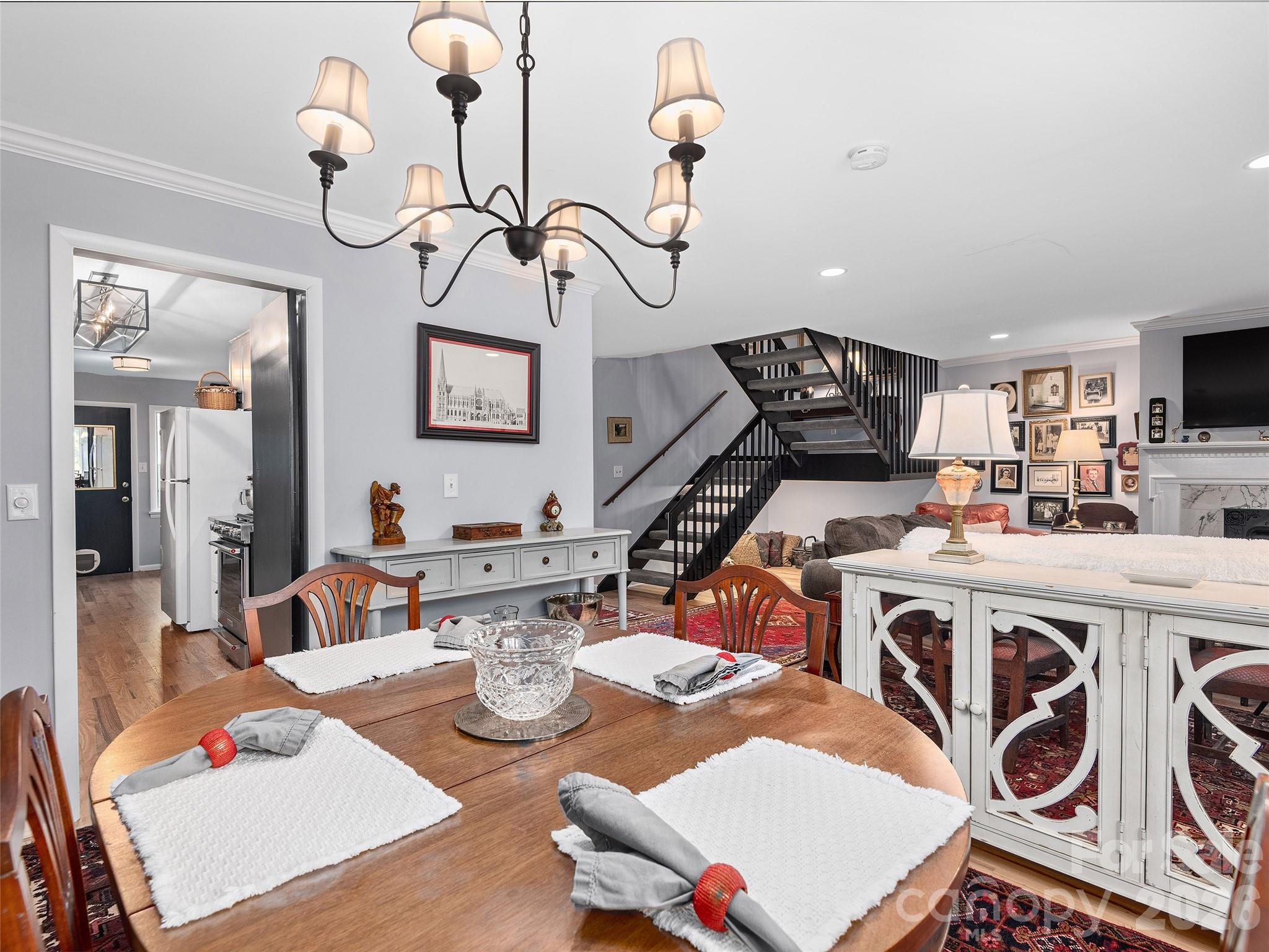521 Crowfields Lane — Asheville