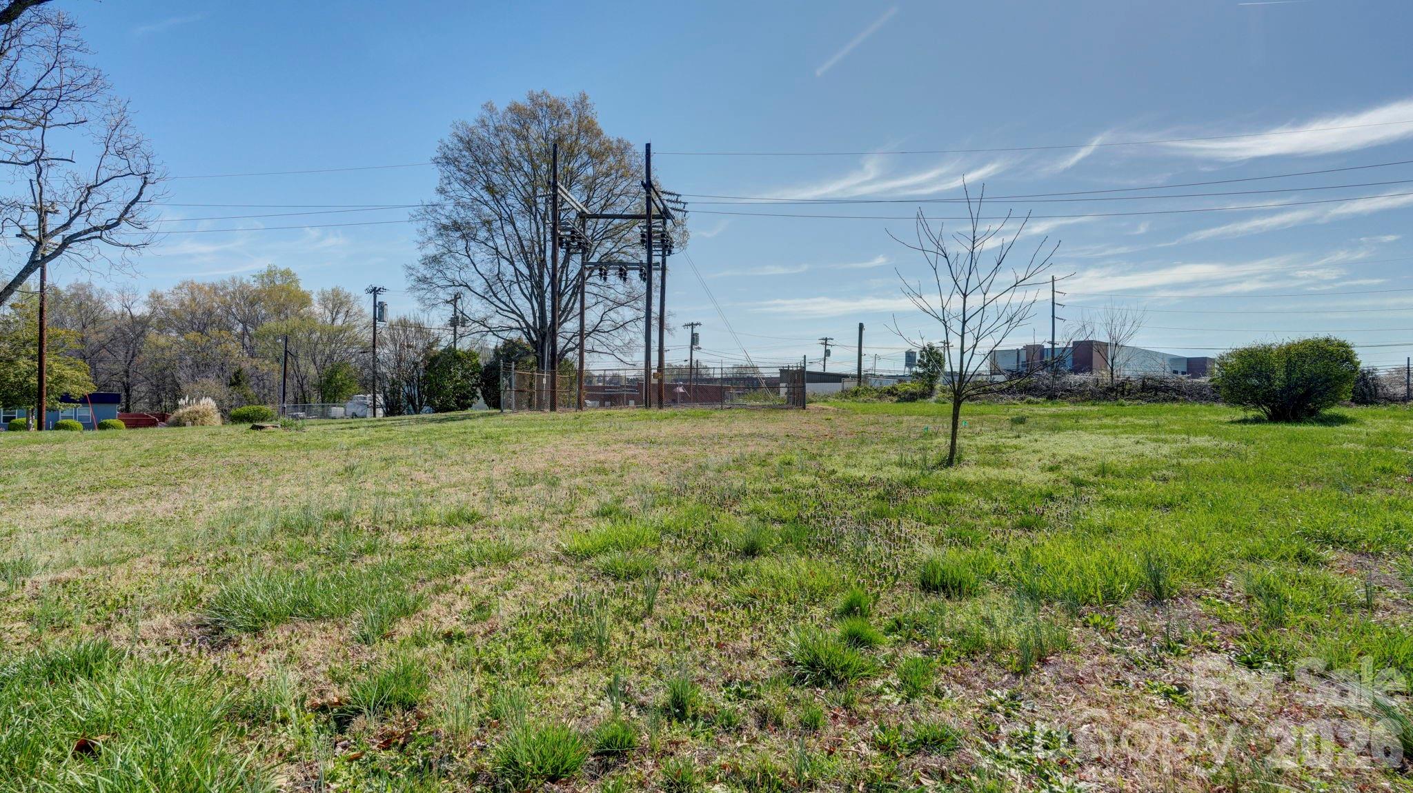 224 W Mills Avenue — Mooresville