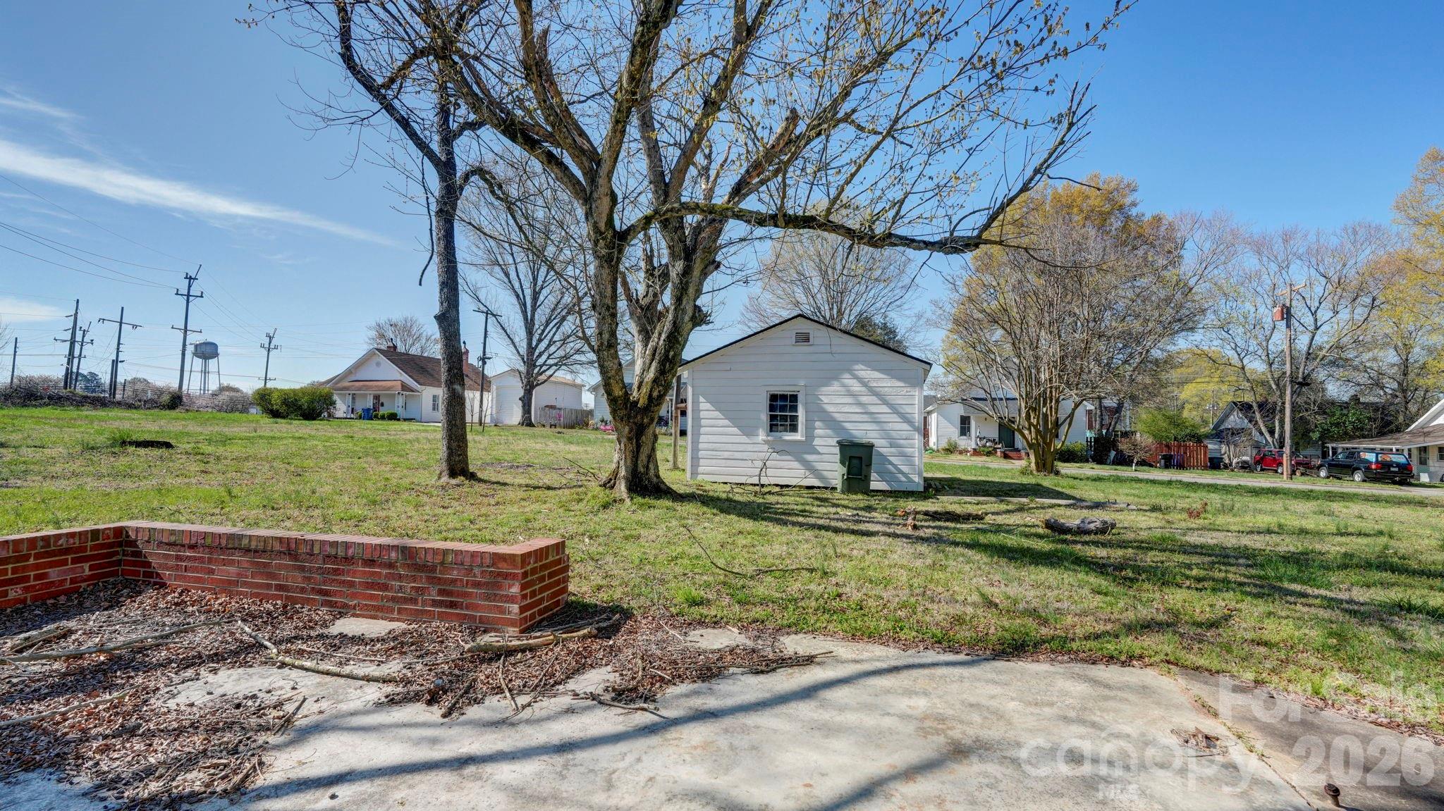 224 W Mills Avenue — Mooresville