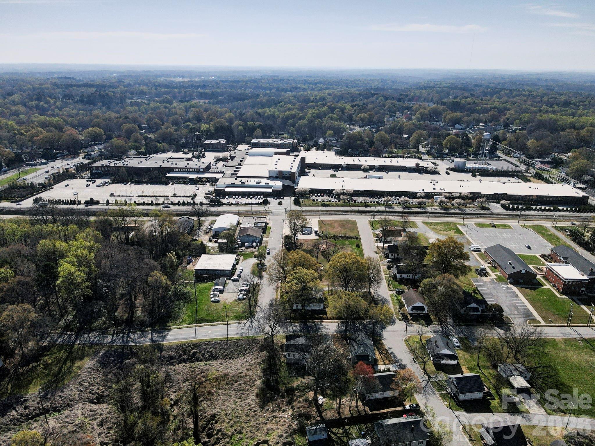 224 W Mills Avenue — Mooresville