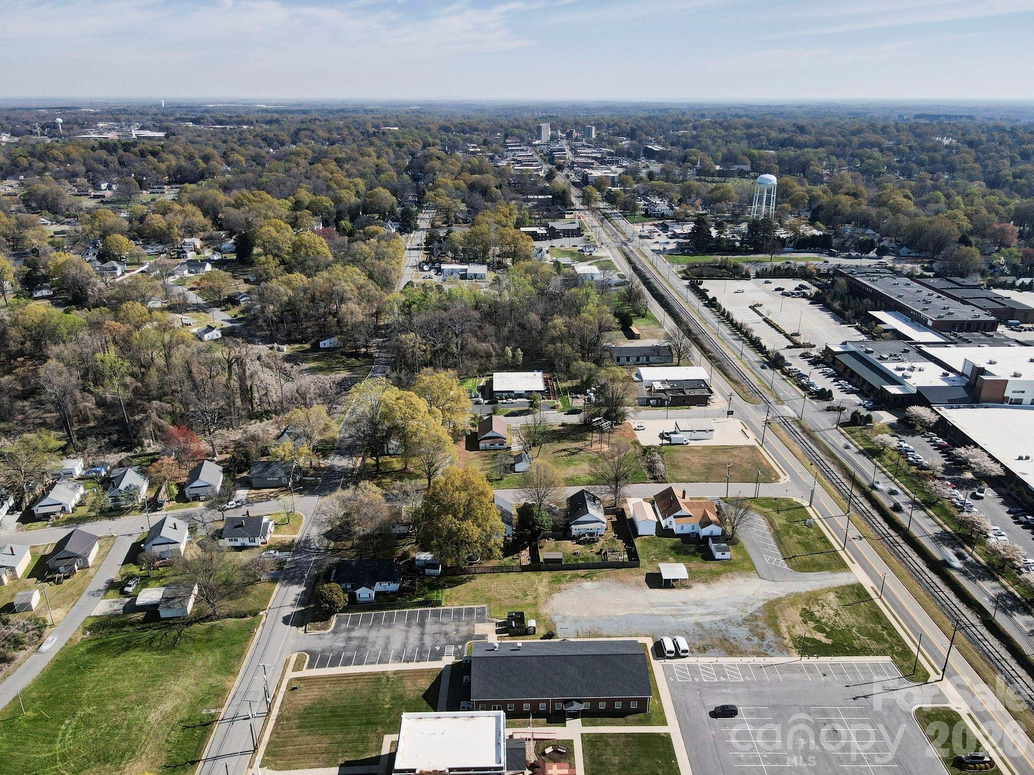 224 W Mills Avenue — Mooresville