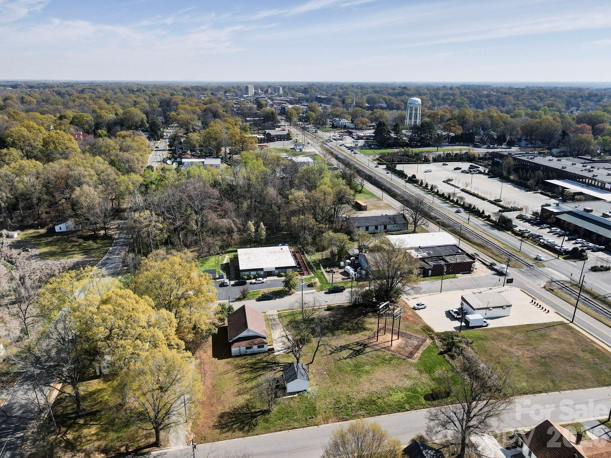224 W Mills Avenue — Mooresville