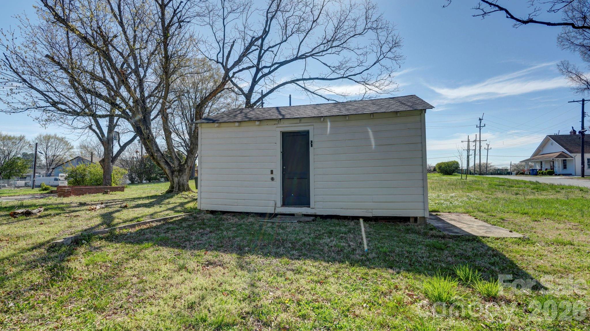 224 W Mills Avenue — Mooresville