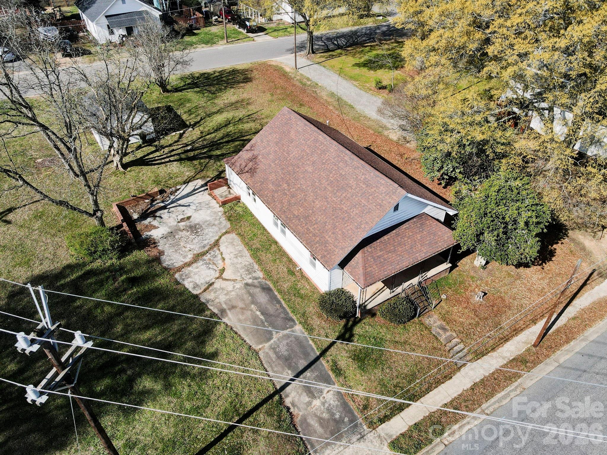 224 W Mills Avenue — Mooresville