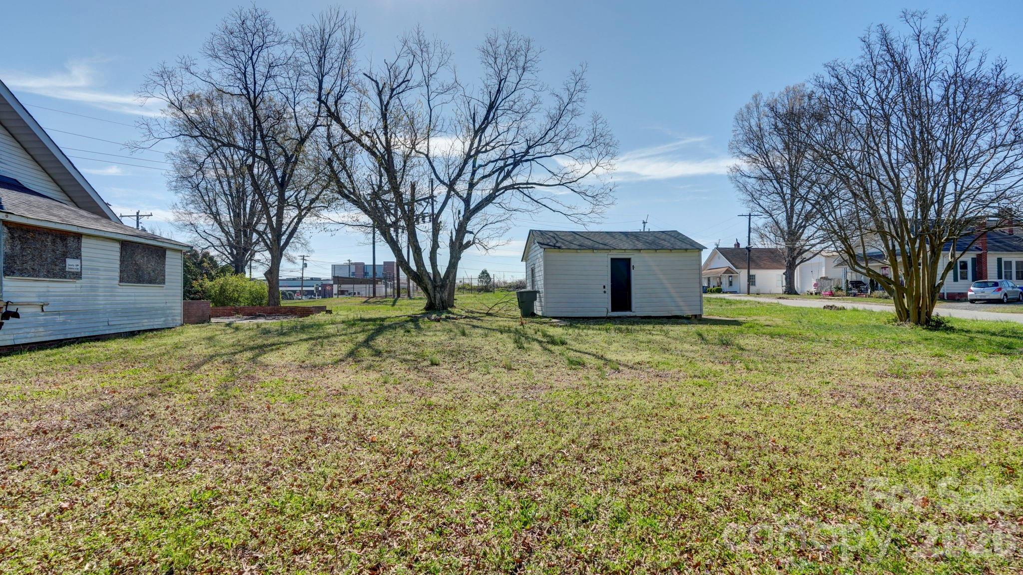 224 W Mills Avenue — Mooresville