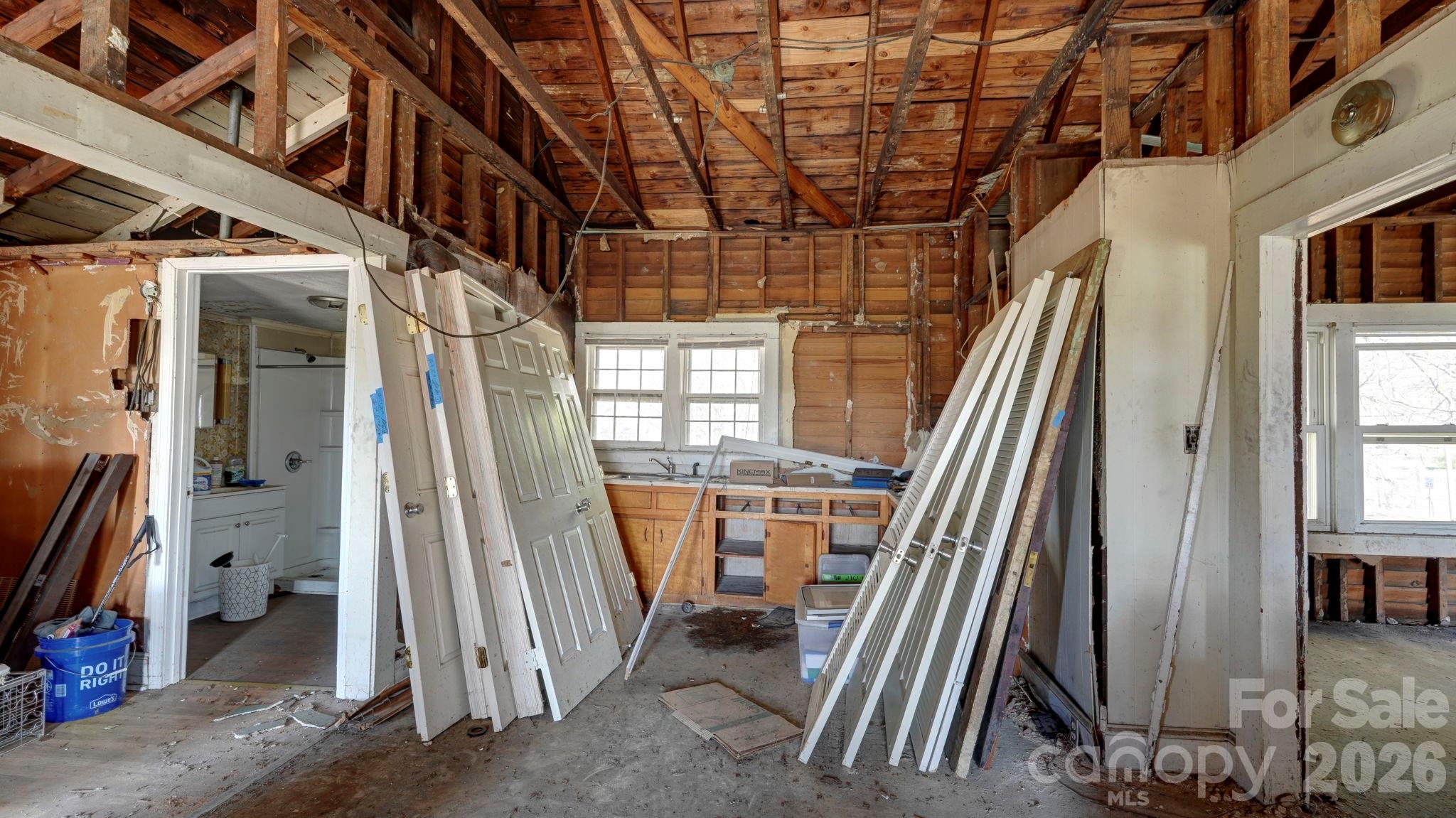 224 W Mills Avenue — Mooresville