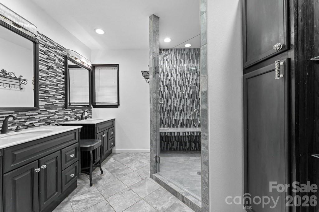 44 Ellistone Court — Sylva